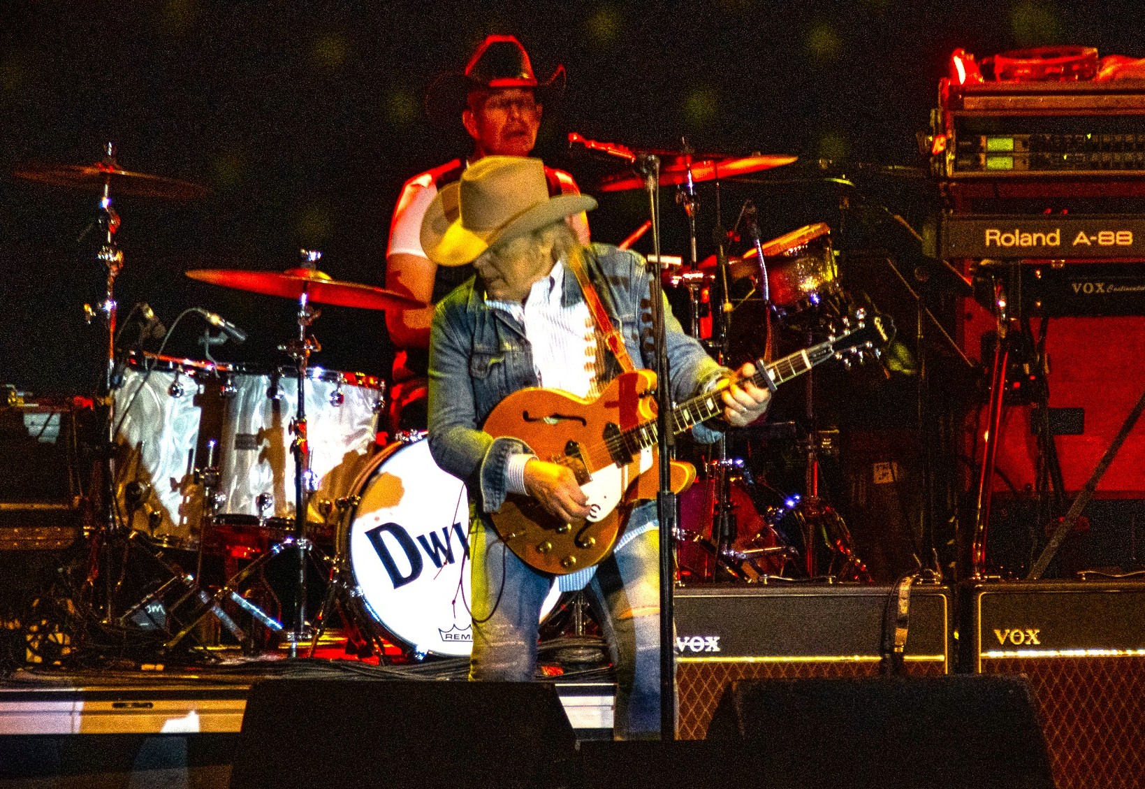 Crowd at a Dwight Yoakam show